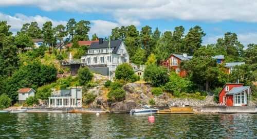 Швеция - домики на берегу реки