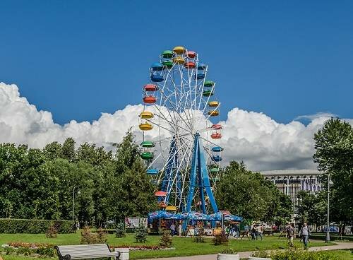 Колесо обозрения в Гагарин парке